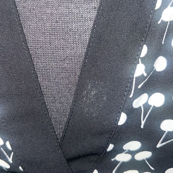 🐘Ann Taylor Loft Cherry Top - Picture 3 of 3